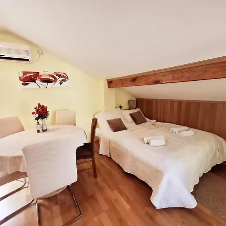 Adriatic Riviera * קריקווניצה